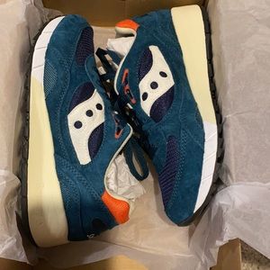 2021 Saucony Shadow 6000 in green/navy. Womens size 7/Men’s size 5.5 NEVER WORN!